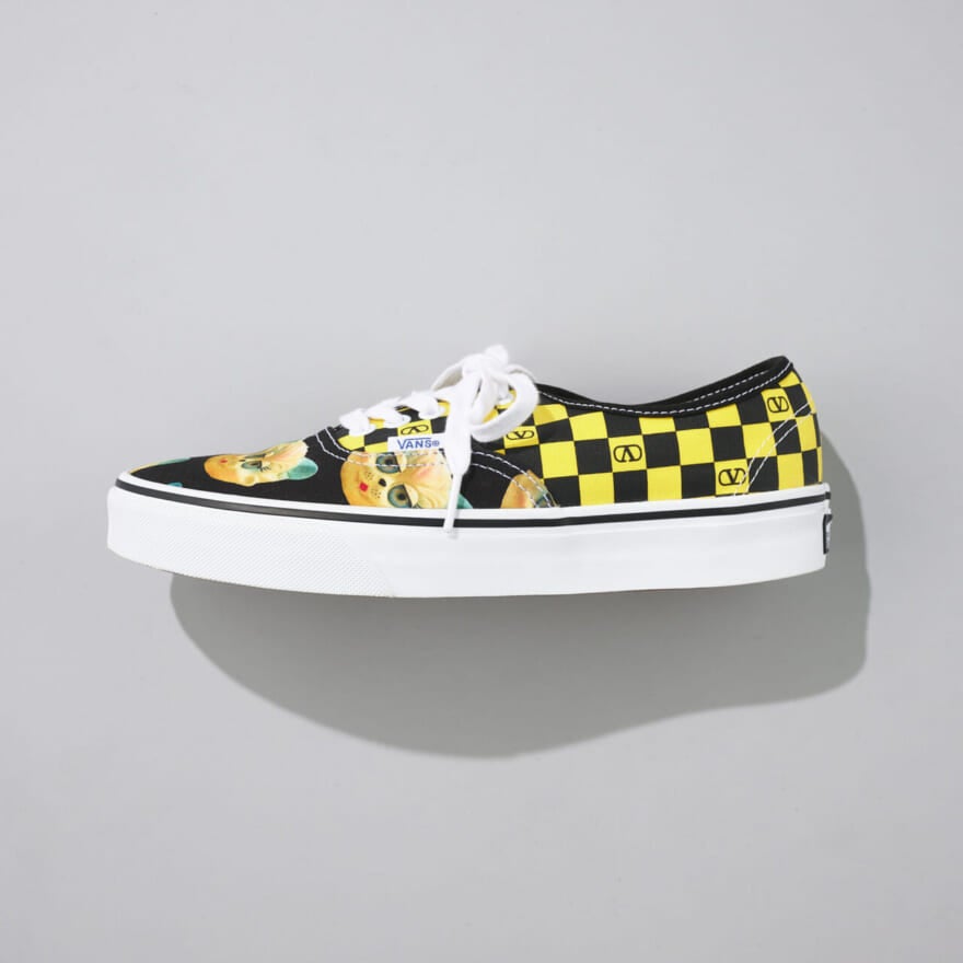 ヴァレンティノ ガラヴァーニ &times; ヴァンズの愛用コラボスニーカーのサイド