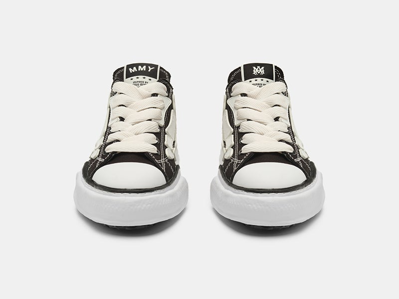 AMIRIとミハラヤスヒロのコラボスニーカーのブラック　正面