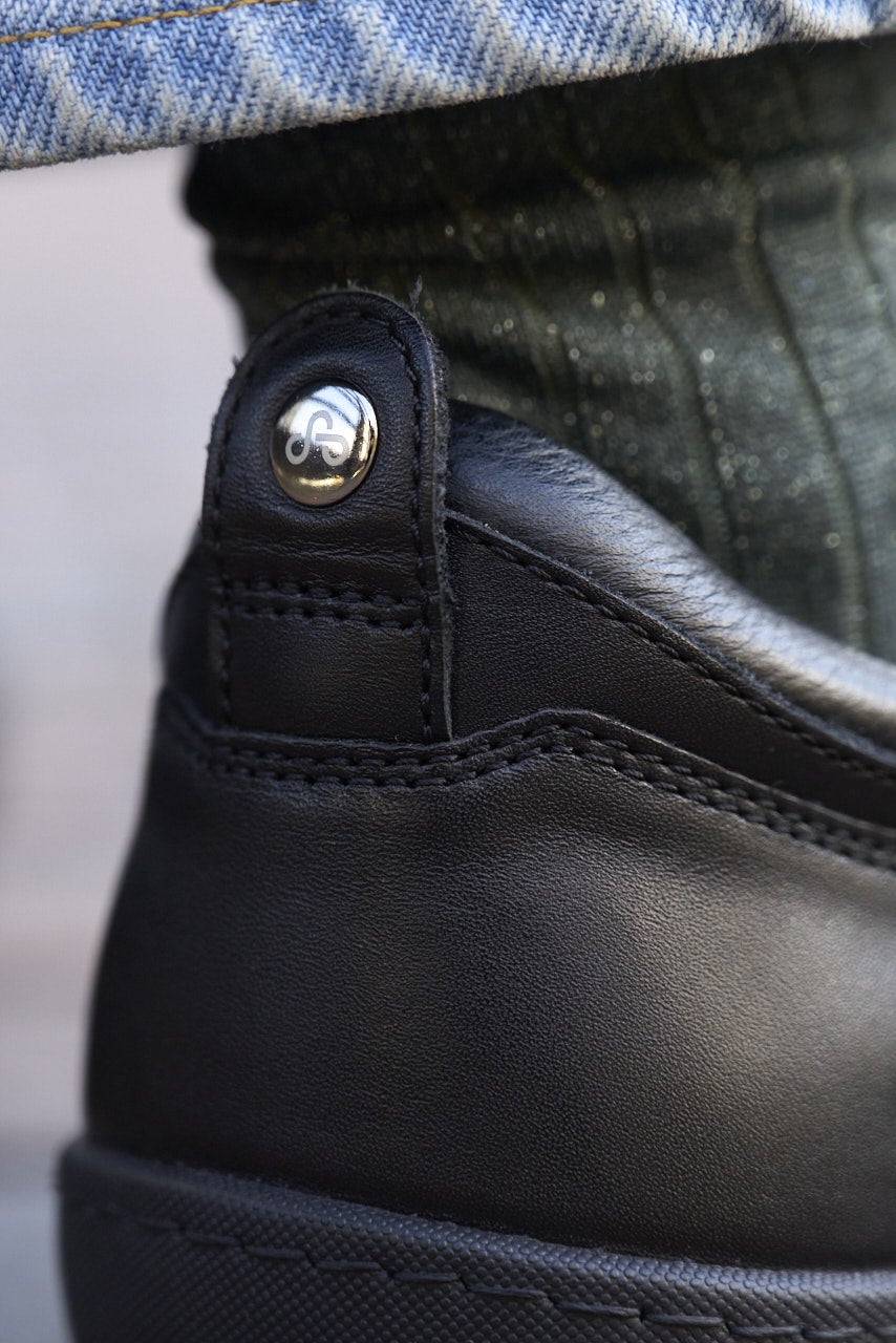 服好きが買ってよかったOAO（オーエーオー）の愛用スニーカー「AUTH TREK」のヒール寄り