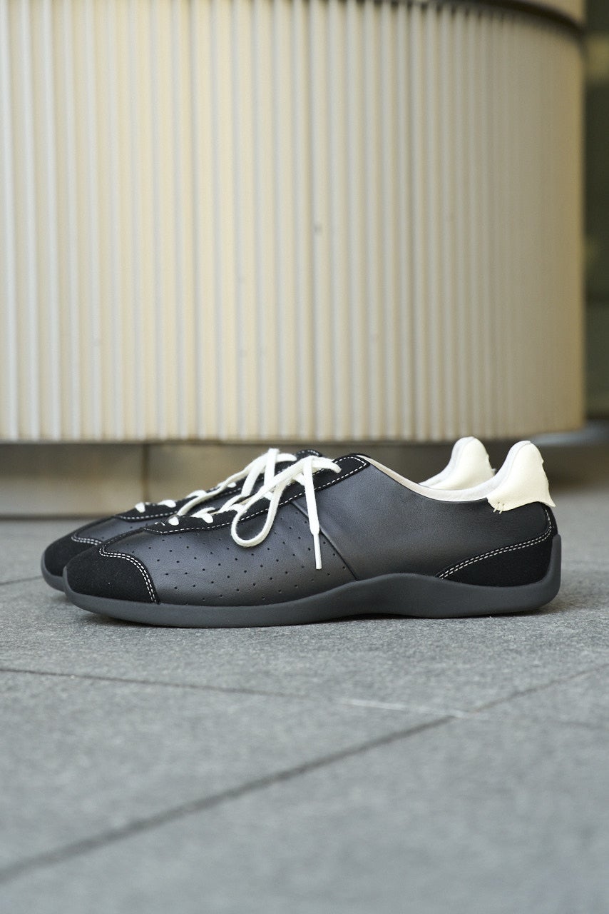 フット インダストリーの愛用スニーカー「BALLET GAT」のサイド引き