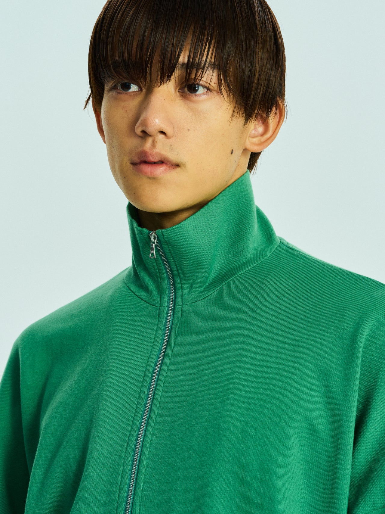 オーラリー、AURALEE、ジップブルゾン、樋之津琳太郎、着用画、バストアップ