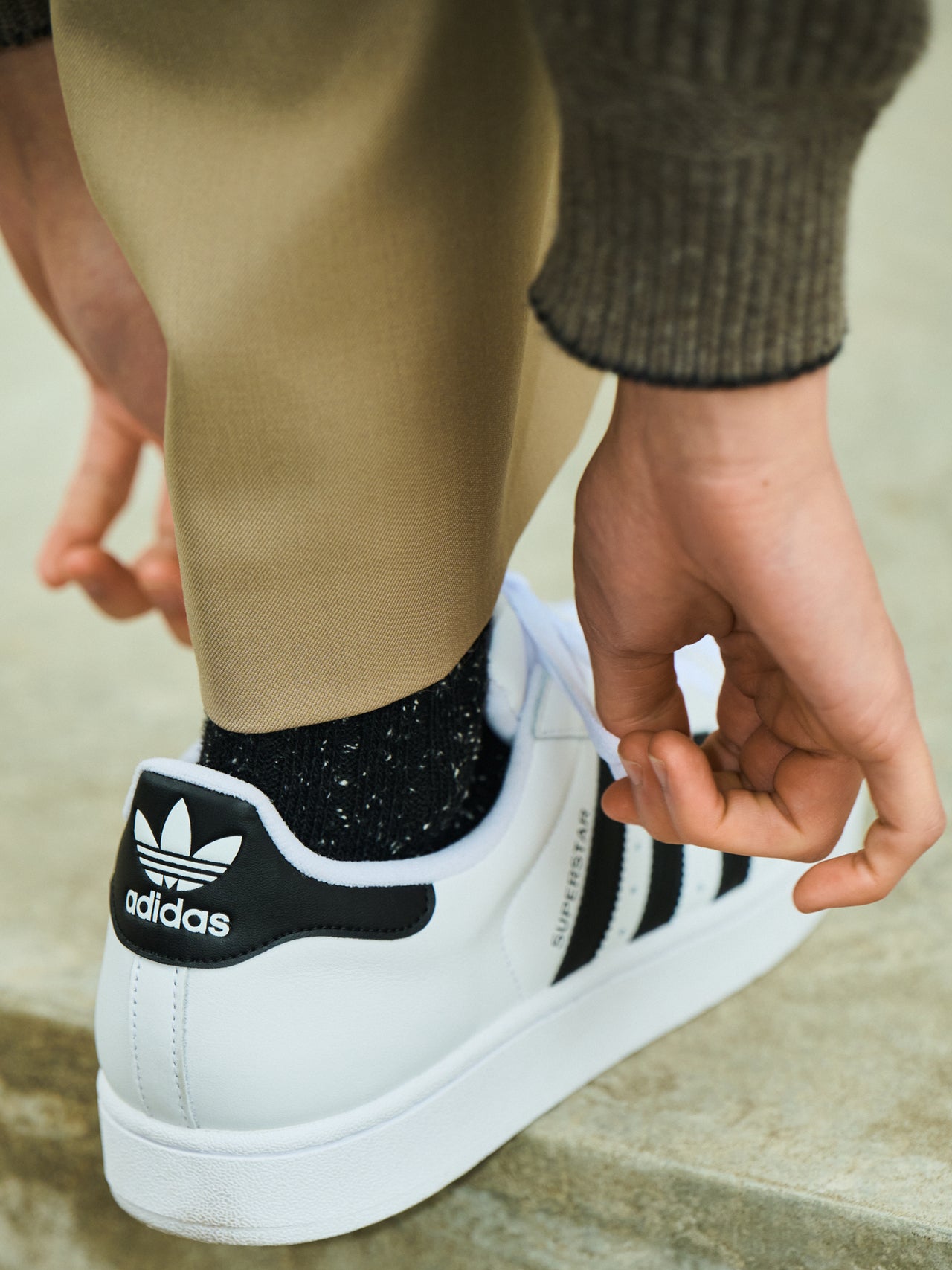 アディダス、スーパースターⅡ、足元カット、高橋璃央