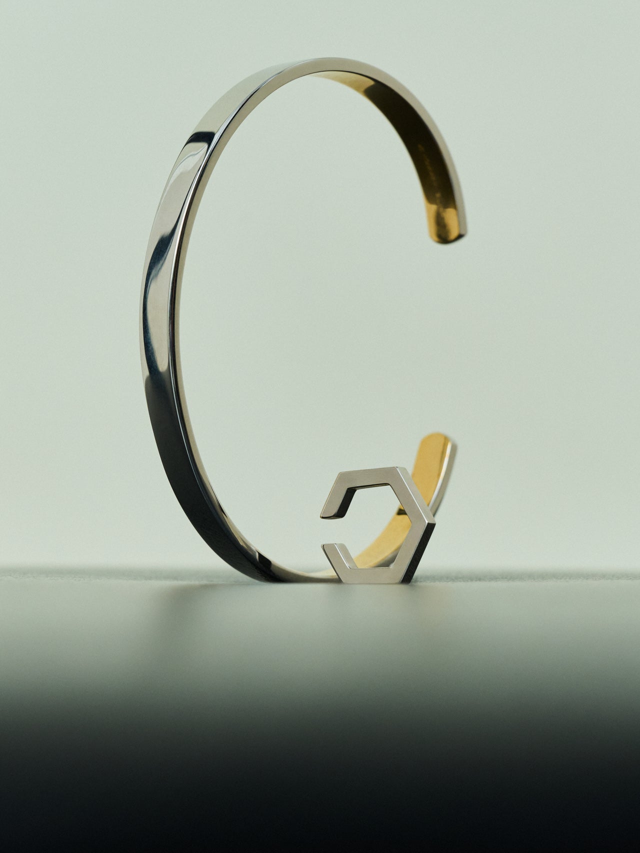 4℃ HOMME+、シルバーバングル、シルバーイヤーカフ、物画像