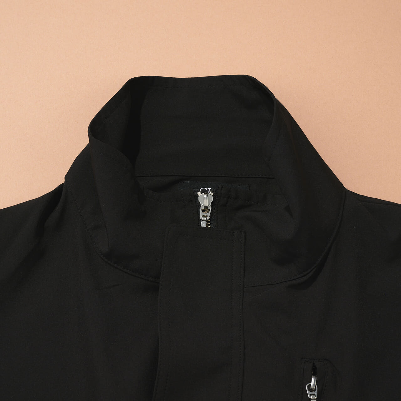 CLUB SARCASM、クラブサーカズム、スタンドカラージャケット、襟元