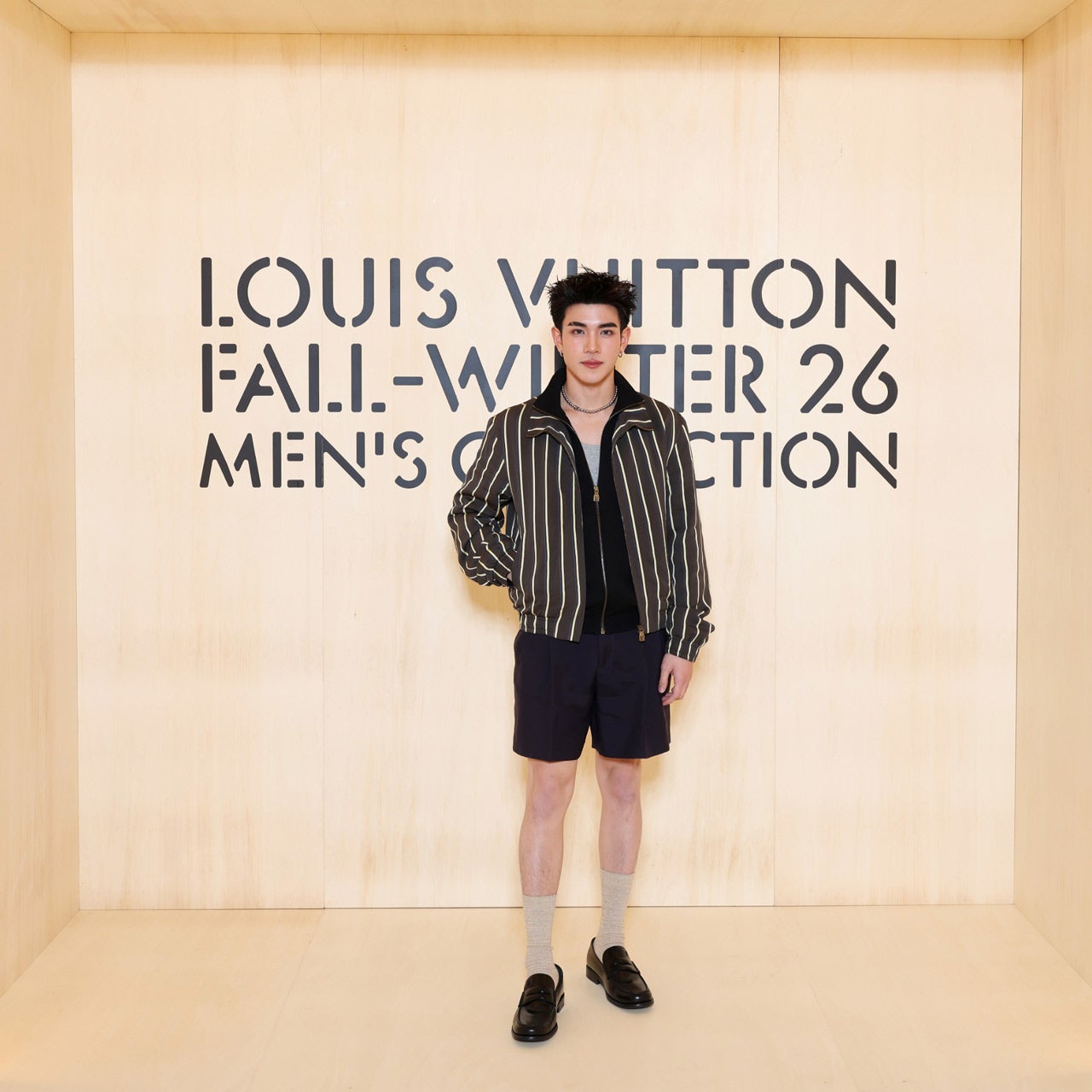パリメンズファッションウィーク2026秋冬、ルイ・ヴィトンのショーに出席したタイの俳優のフォース氏