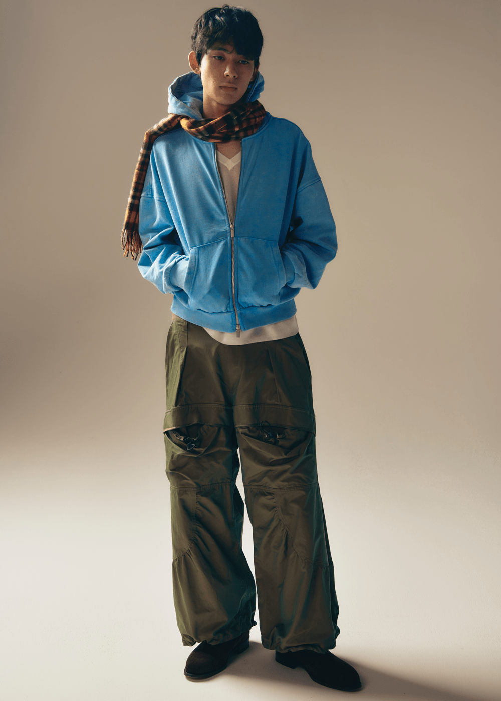 ジョシュア エリス、カシミヤスカーフ、全身カット、松井大奈