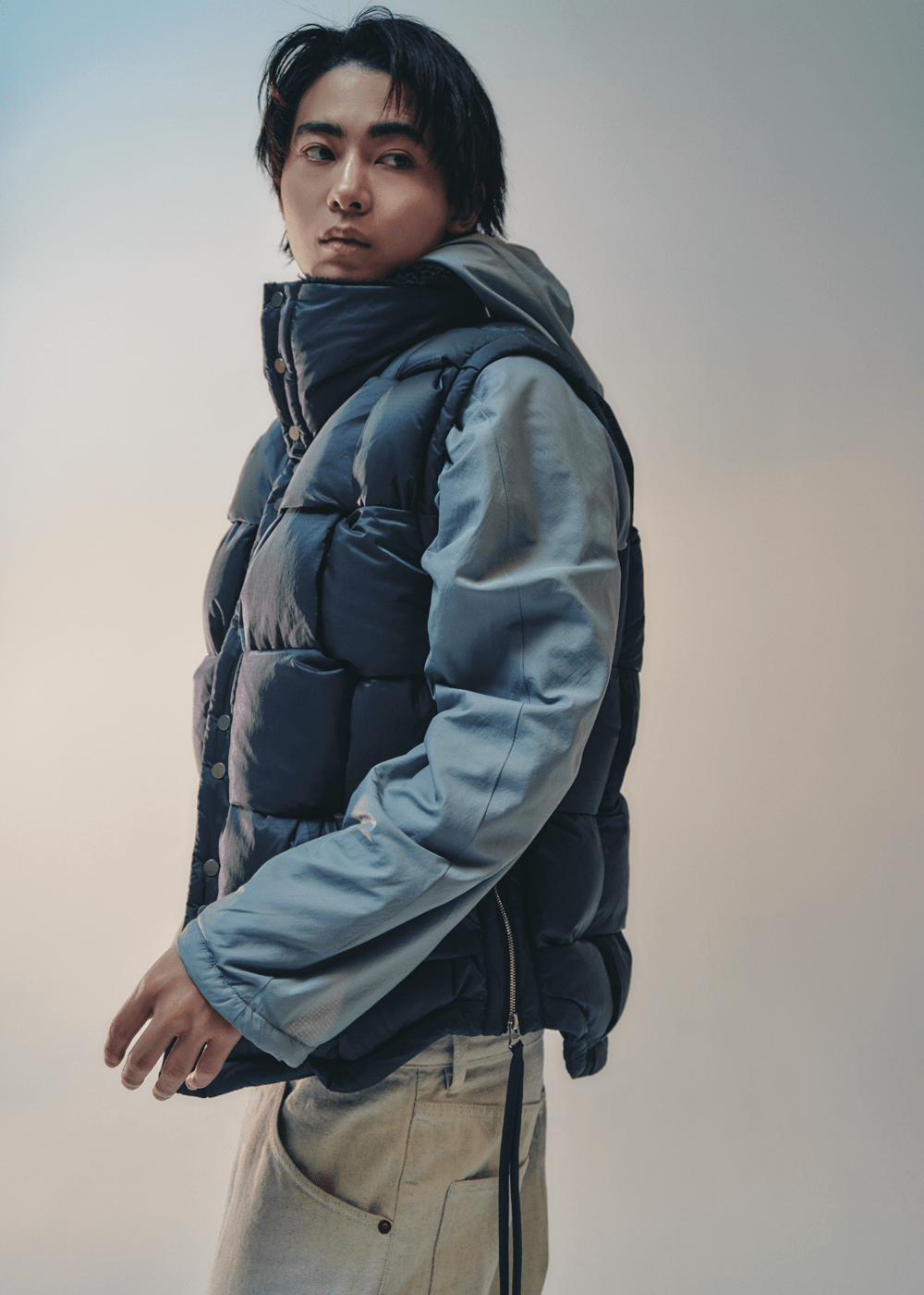 DDDD、Woven Down Vest、寄りカット、豊田裕大