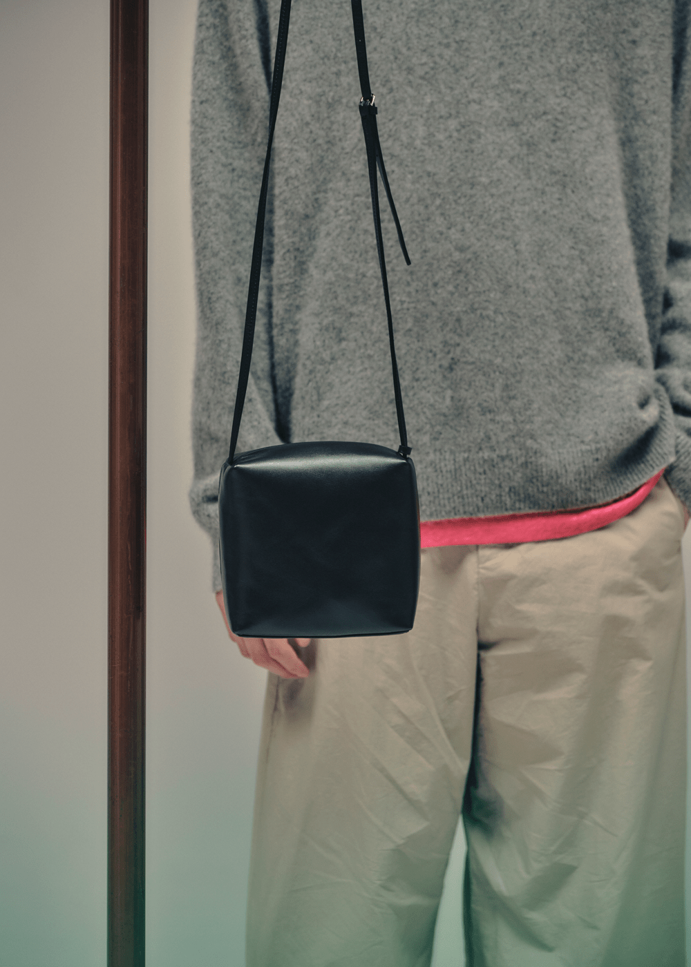 AMOMENT、クロスボディバッグ、cubo、物画像、守屋光治