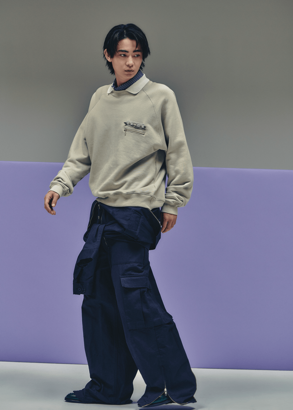 TOGA VIRILIS、ポロカラー・スウェットシャツ、全身カット、豊田裕大