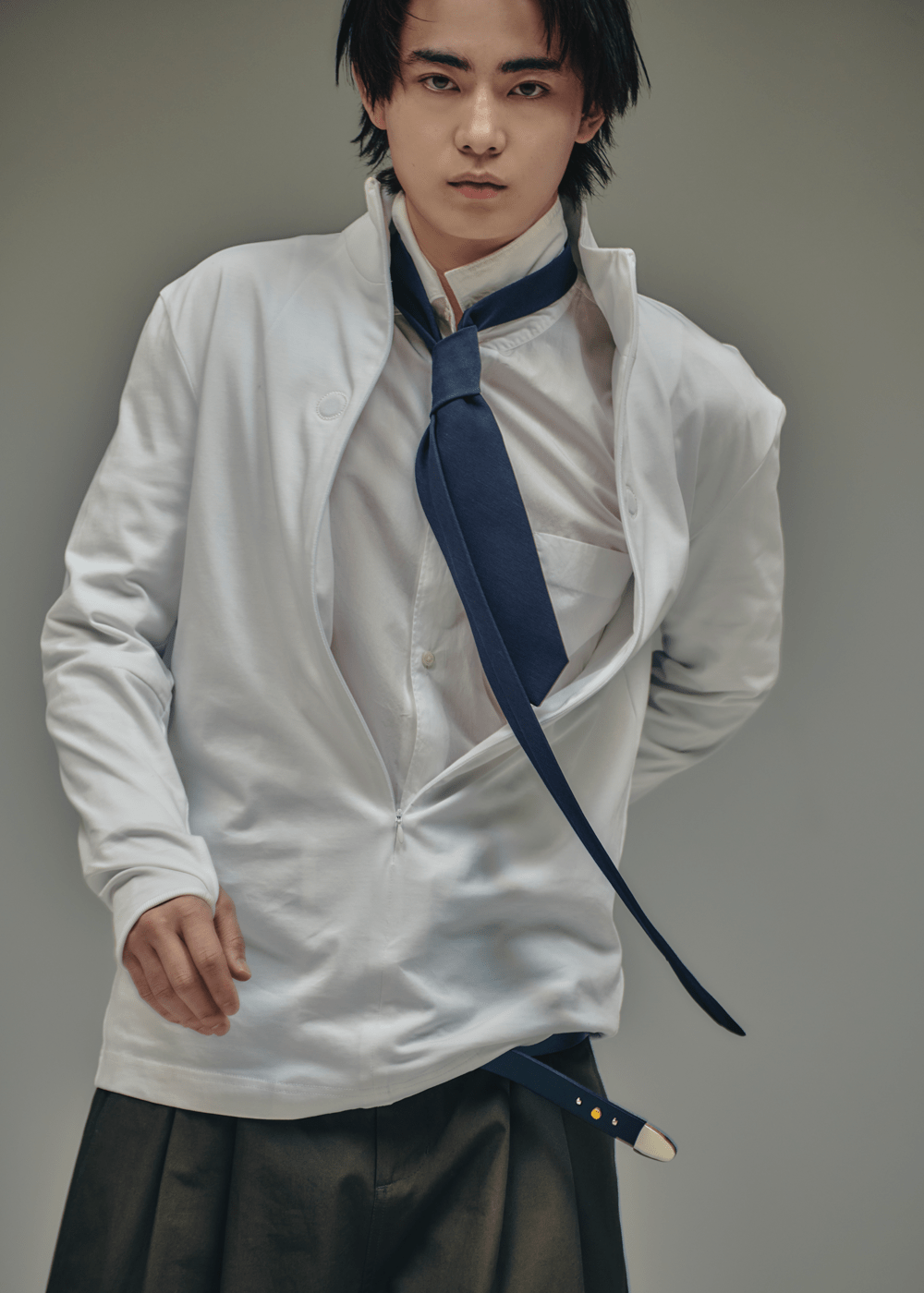 グラフペーパー、ネクタイ、モデルカット、豊田裕大、寄り