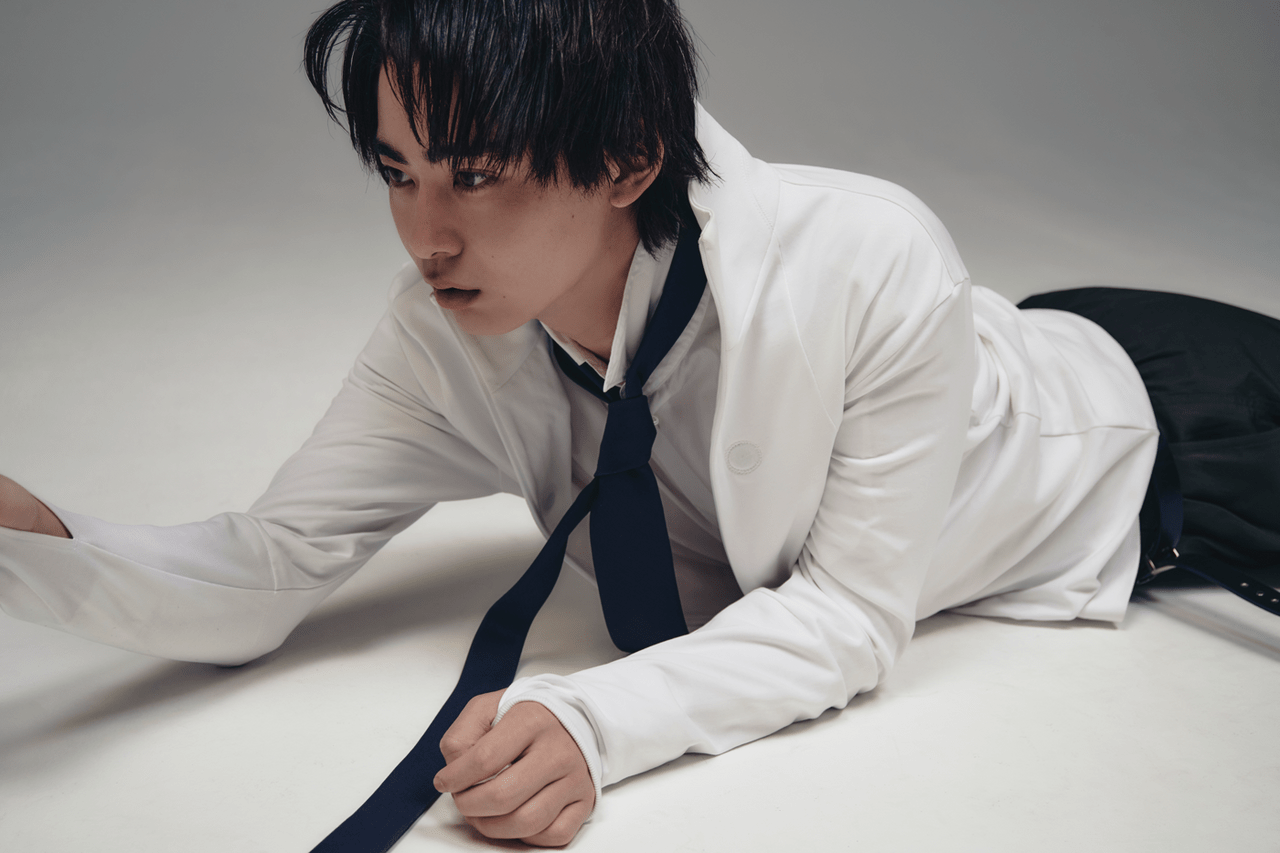 グラフペーパー、ネクタイ、モデルカット、豊田裕大、寄り、横