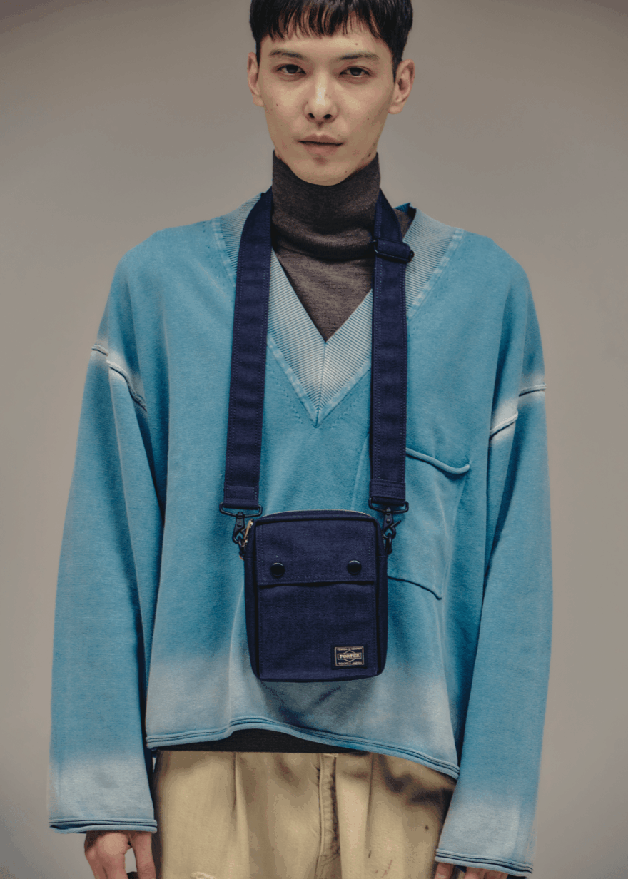 ポーター、スモーキー バーティカルショルダーバッグ、寄りカット、守屋光治