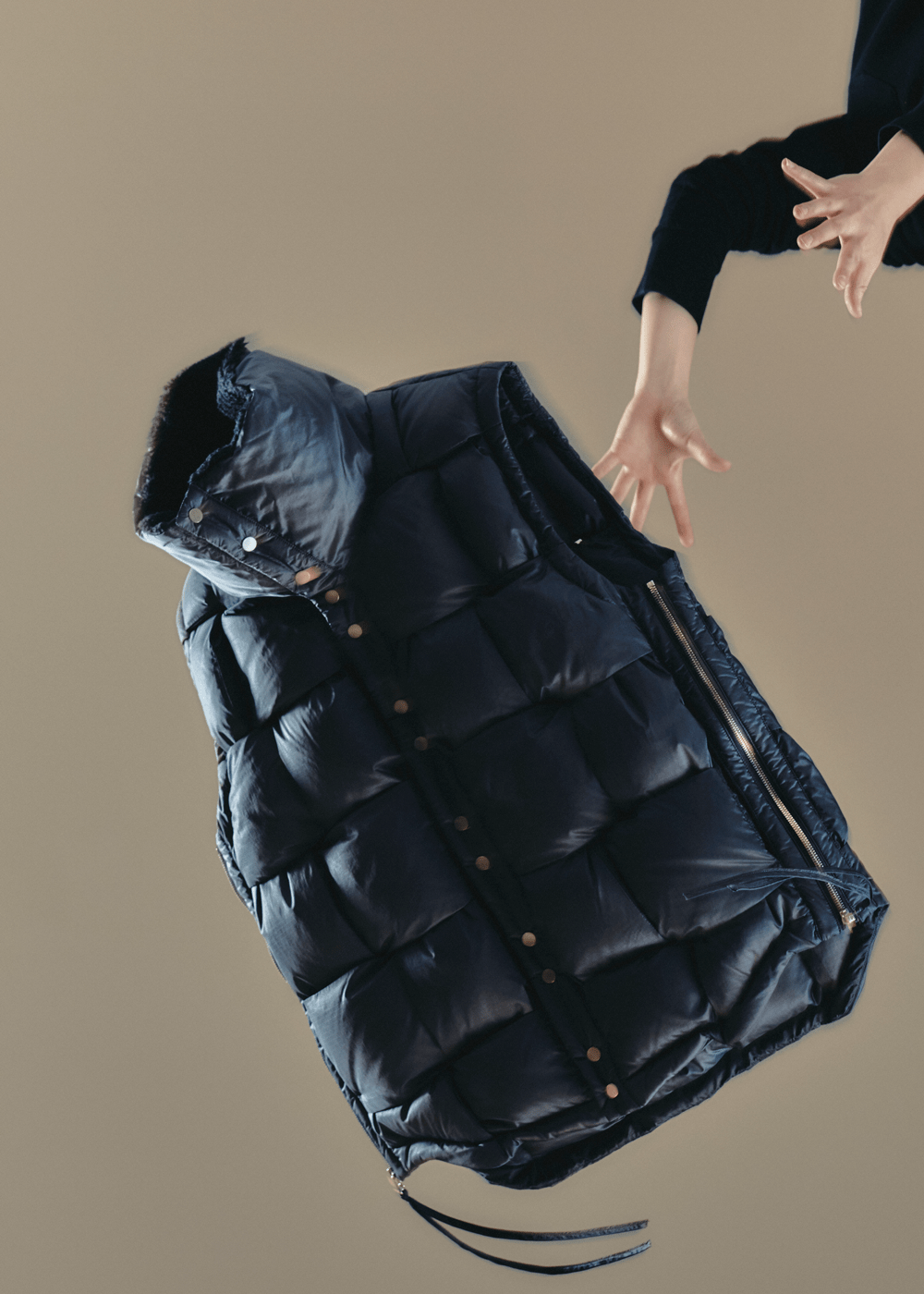 DDDD、Woven Down Vest、物画像