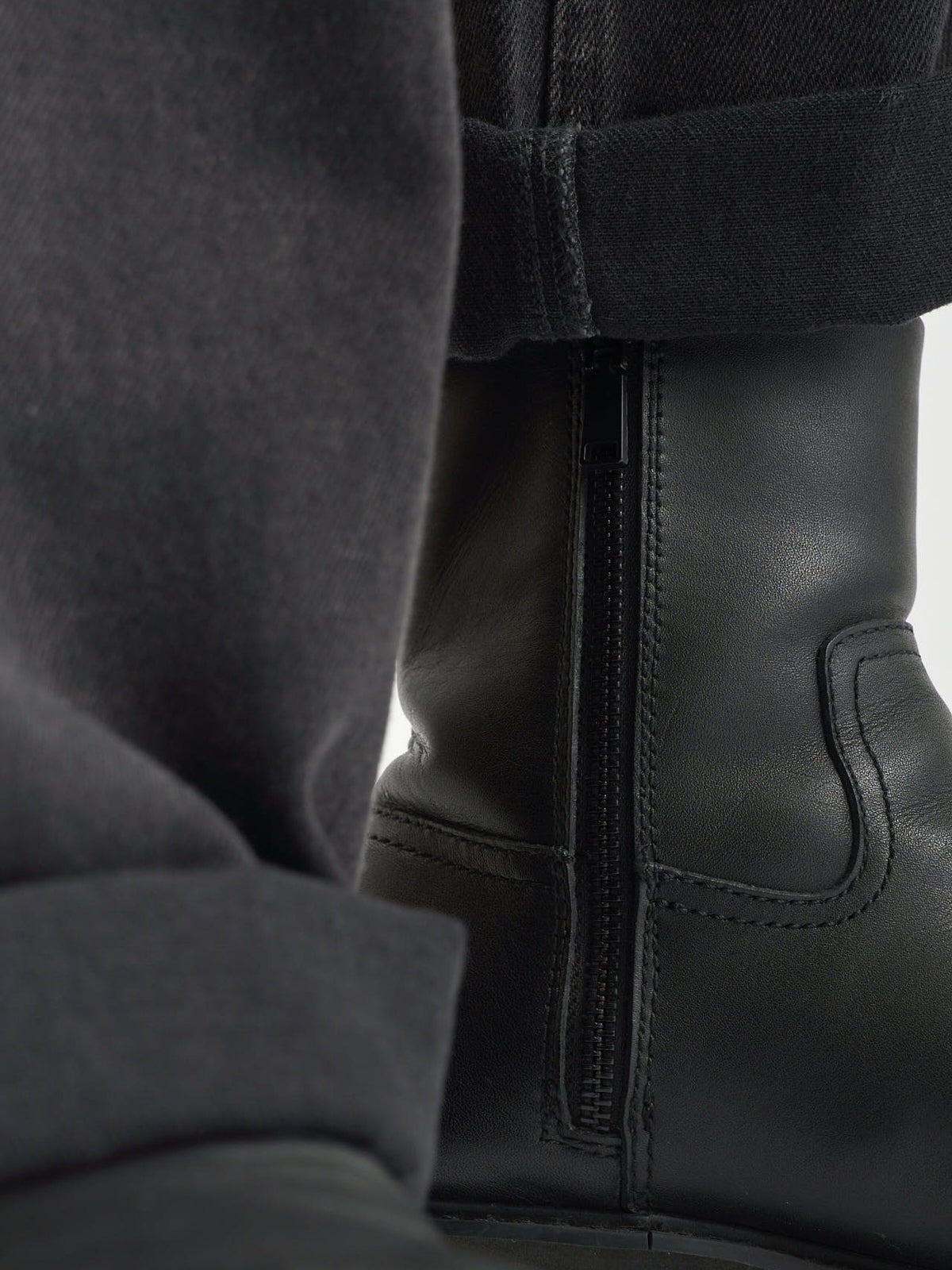 ザラ　革靴　②