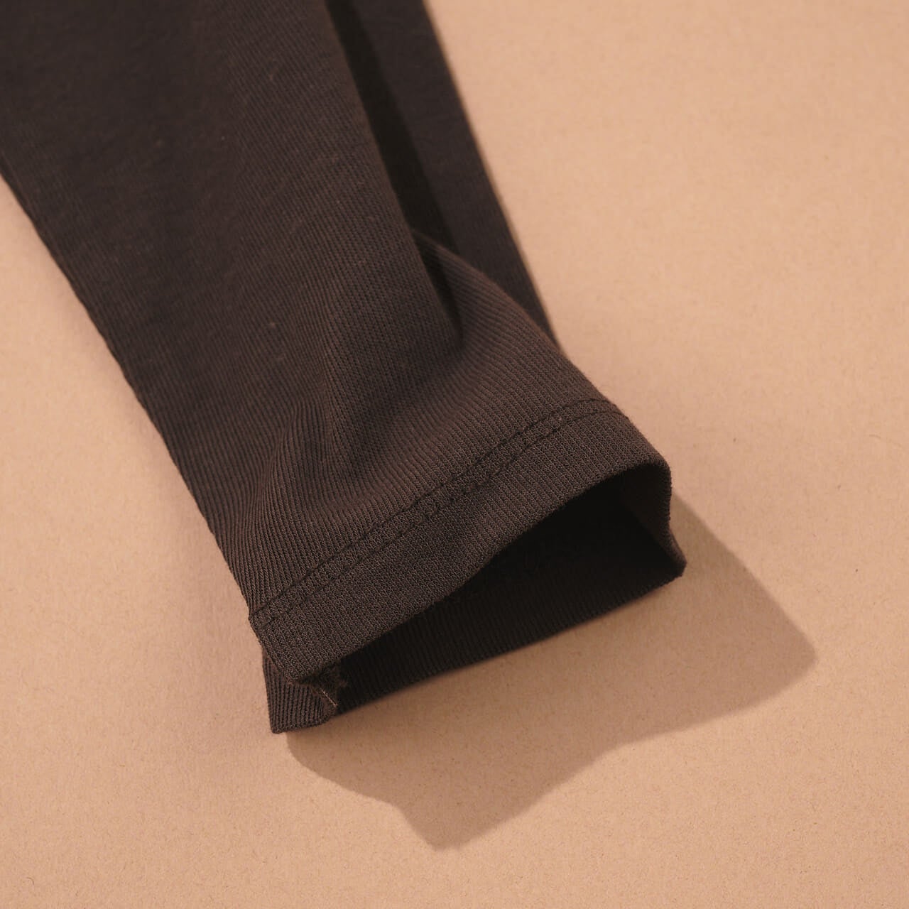 ZARA、ザラ、ソウシオオツキ、SOUSHIOTSUKI、ベーカーネックトップス、ブラウン、袖口