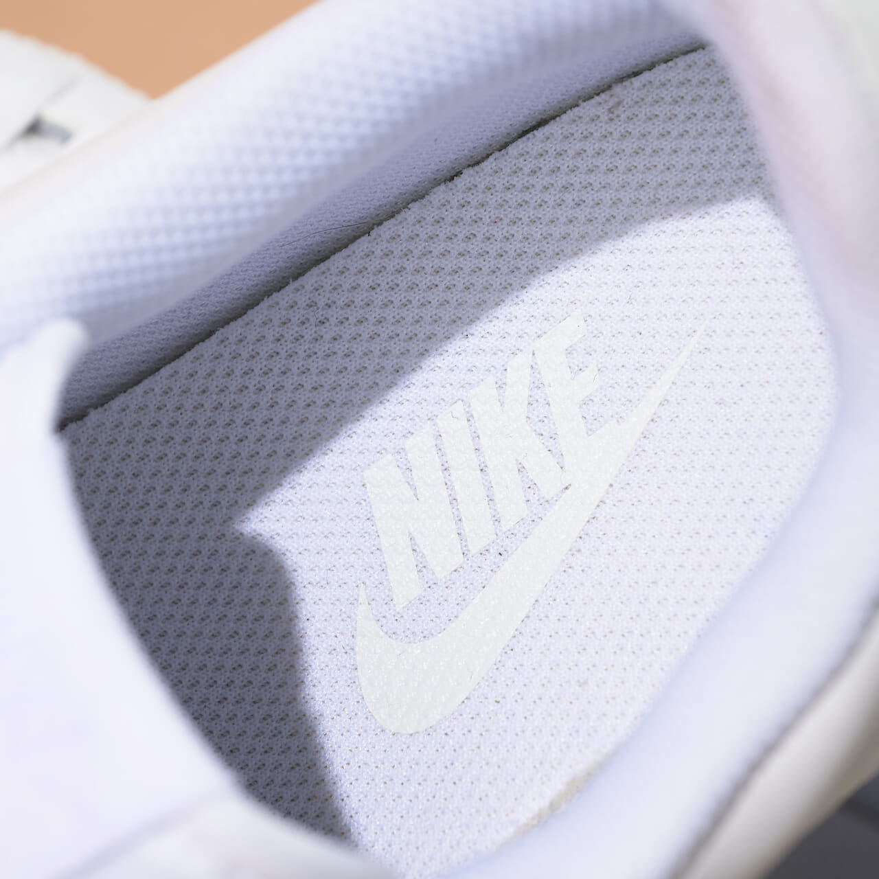 エディターが買ってよかったナイキコルテッツのインソールのホワイトロゴ