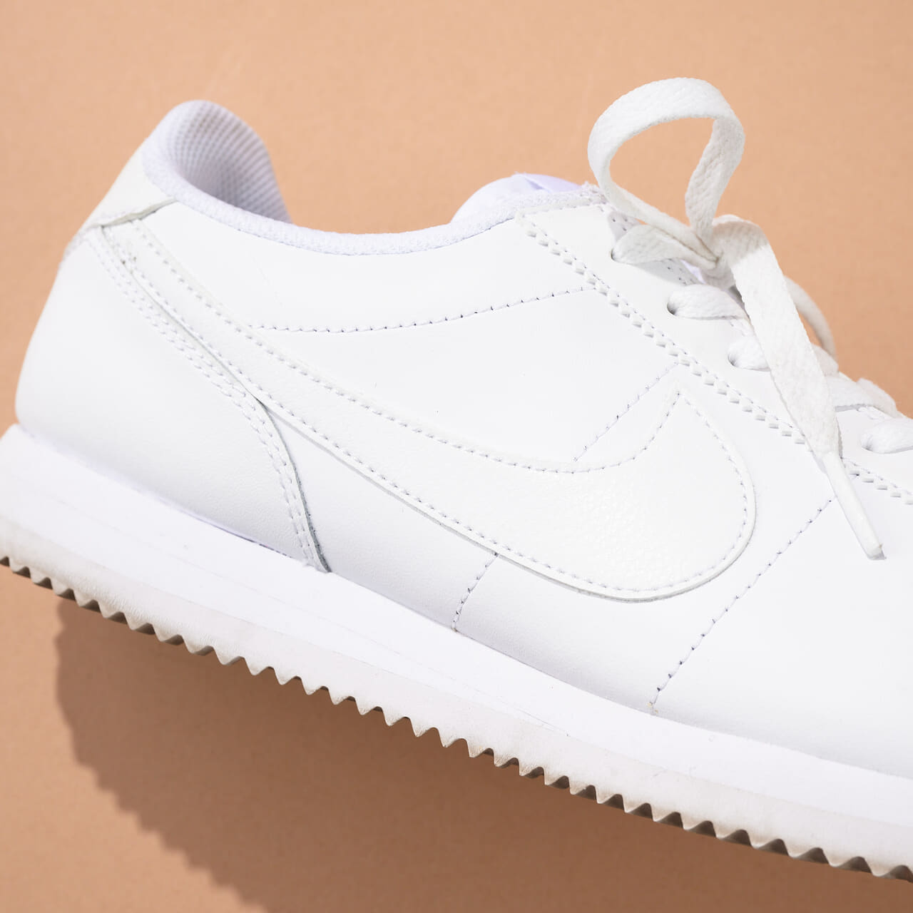 エディターが買ってよかったナイキコルテッツロゴ寄り