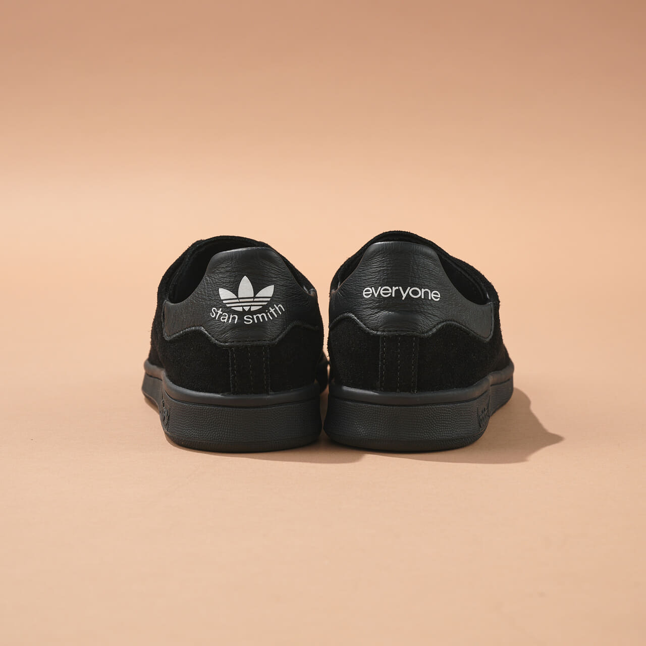エディターが買ってよかったアディダス オリジナルスの愛用コラボスニーカーSTAN SMITH DECON everyoneのヒール