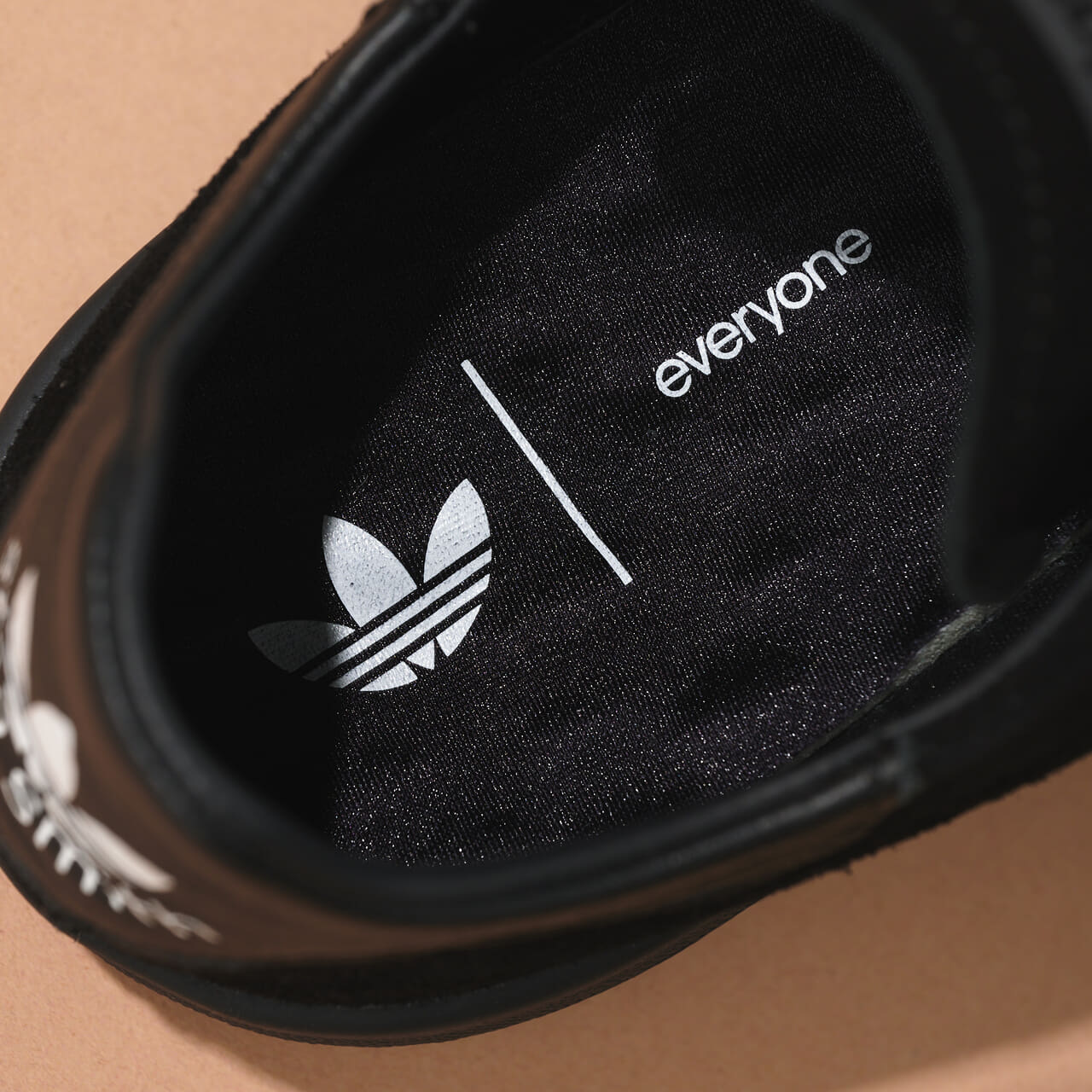 エディターが買ってよかったアディダス オリジナルスの愛用コラボスニーカーSTAN SMITH DECON everyoneのインソール