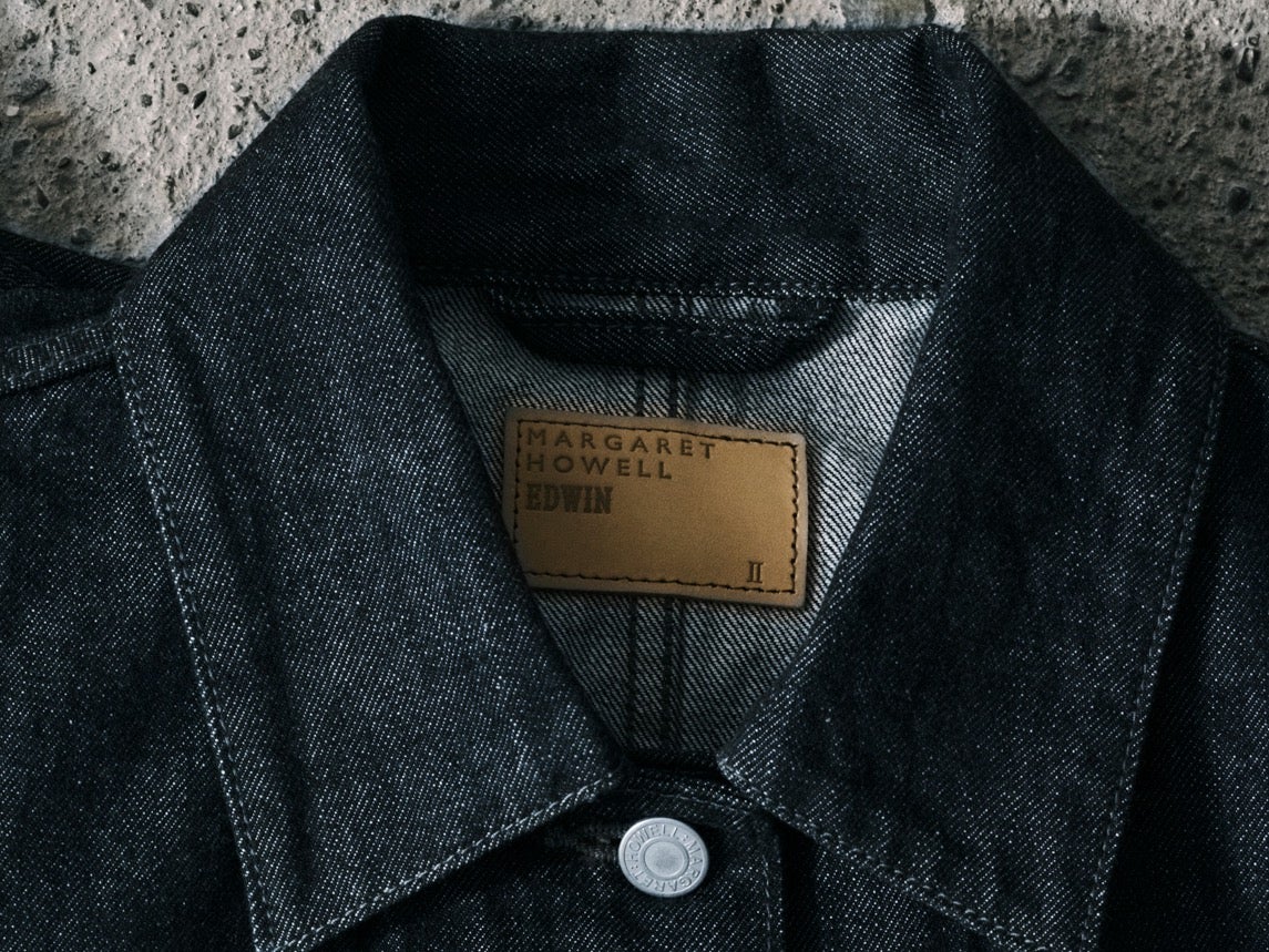 きっかけはデザイナーが愛用していたから。「マーガレット・ハウエル」が「エドウィン」最新コラボはジャケットとチノトラウザーズに注目！