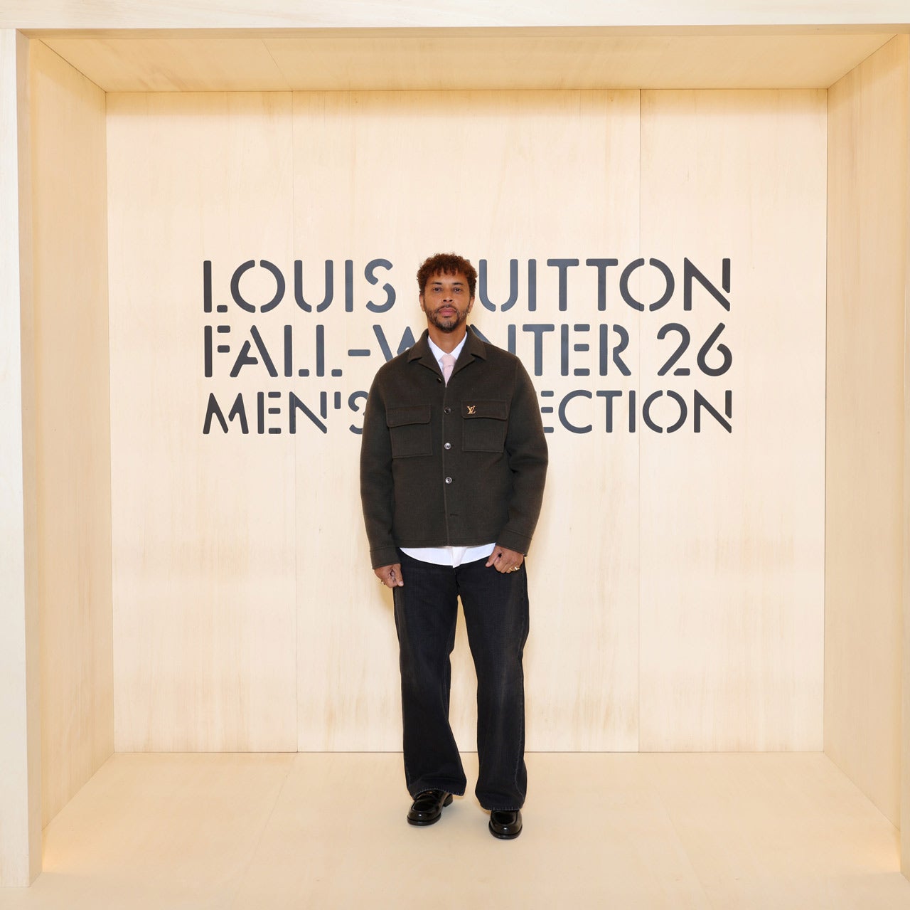 パリメンズファッションウィーク2026秋冬、ルイ・ヴィトンのショーに出席したフランスのラッパーのディシズ氏