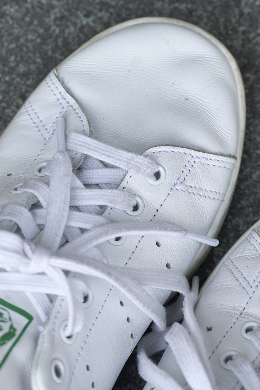 アディダス オリジナルの 愛用スニーカー「STAN SMITH DECON」のトゥ寄り