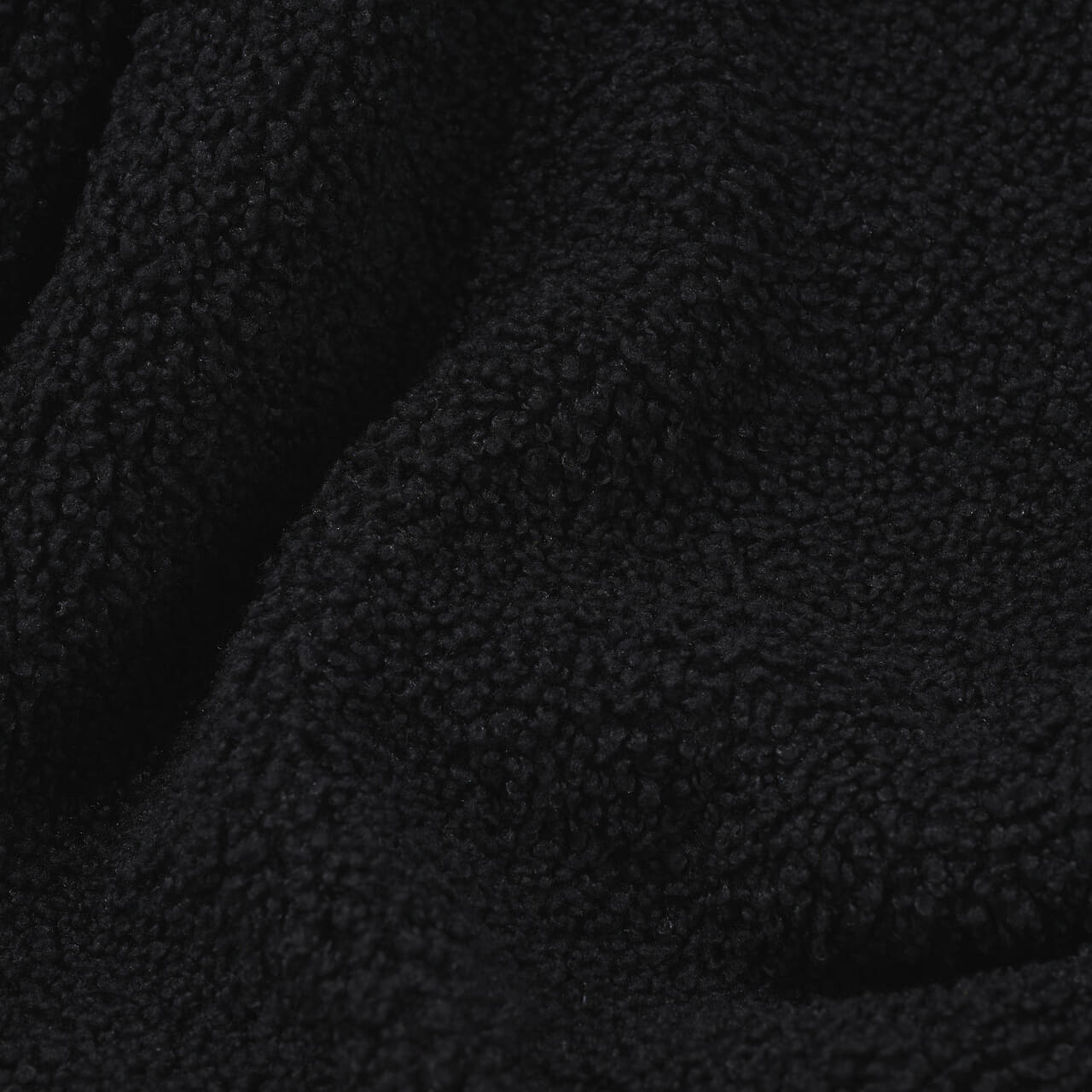 エディターが買ってよかったアディダス オリジナルスのボアパンツの素材感