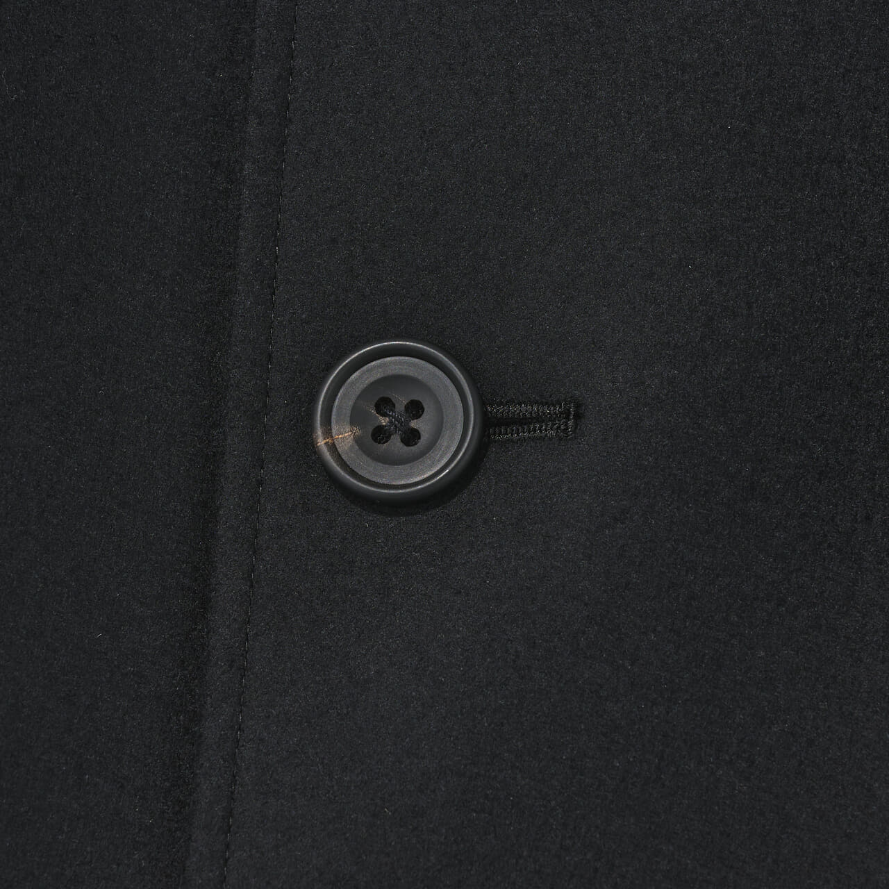 sssteinのコートのボタン