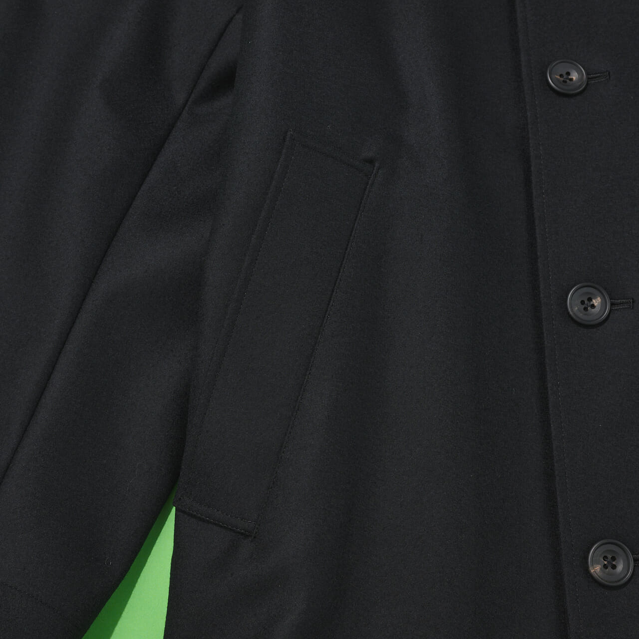 sssteinのコートの袖