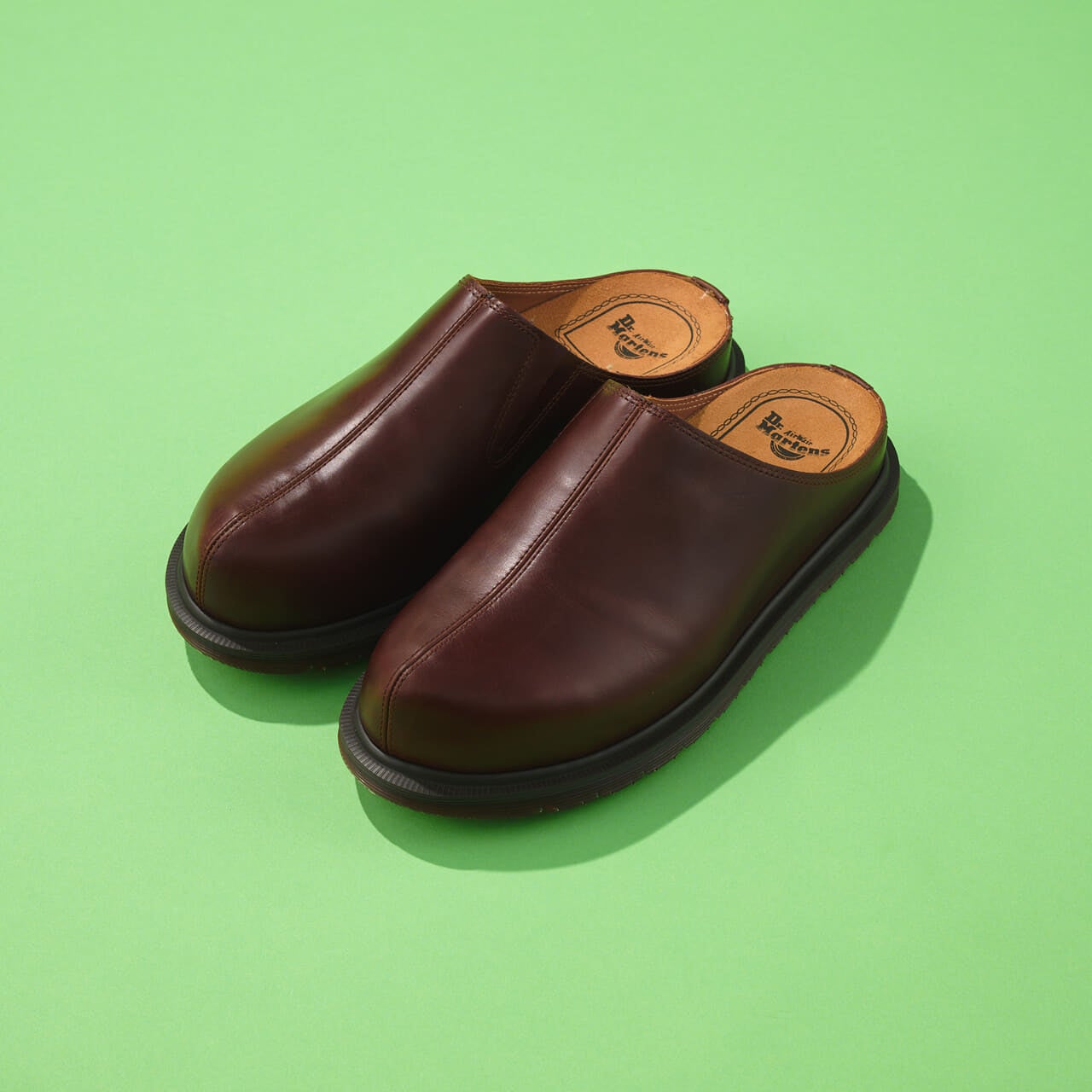 エディターが買ってよかったドクターマーチンのレザーシューズ／SAN ミュール