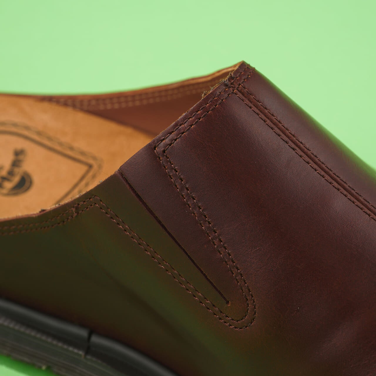 エディターが買ってよかったドクターマーチンのレザーシューズ／SAN ミュール寄り