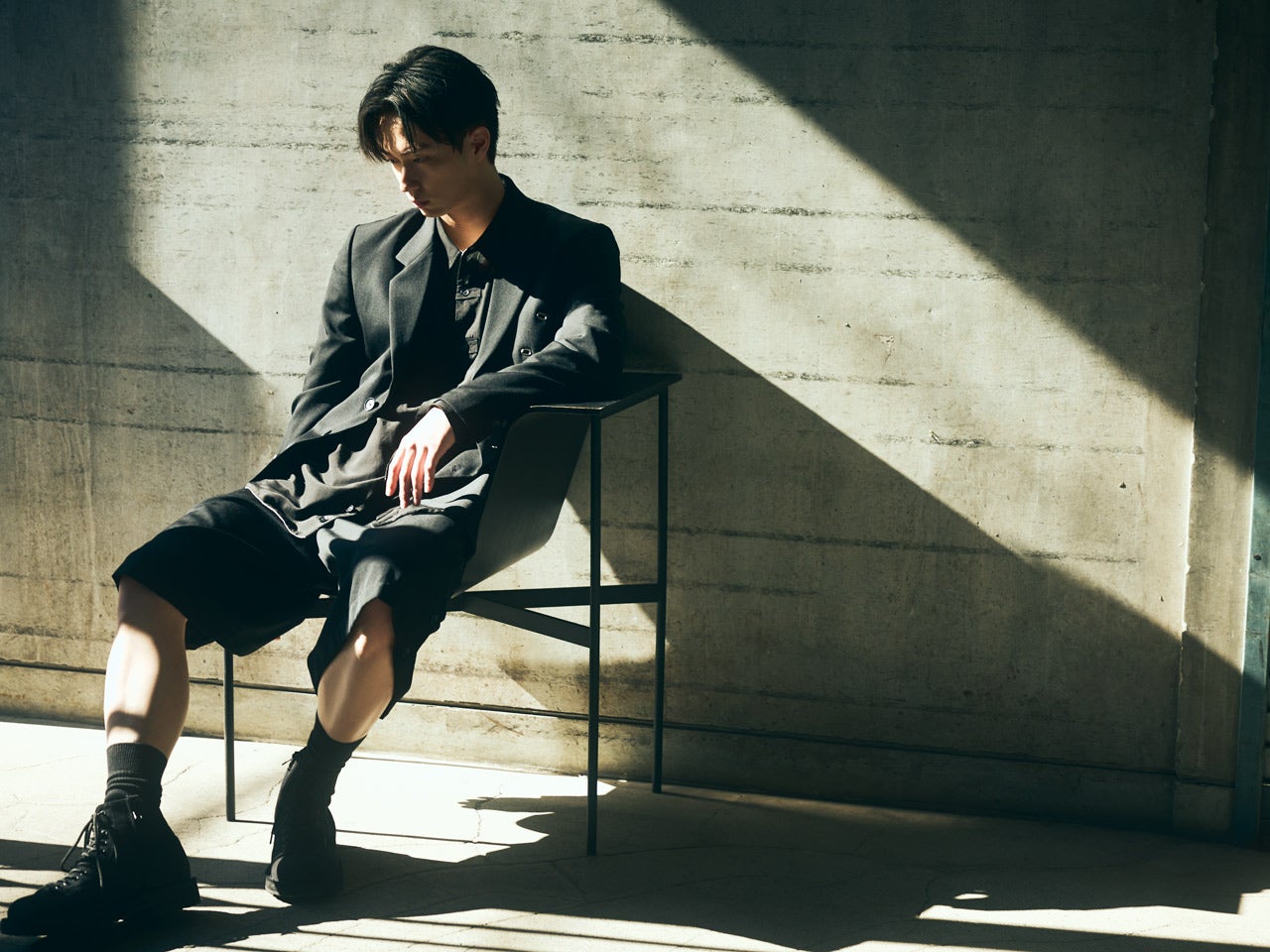 メンズノンノモデルの野村康太を起用した、ヨウジヤマモト「Ground Y」の2026年春夏ファッションビジュアル４