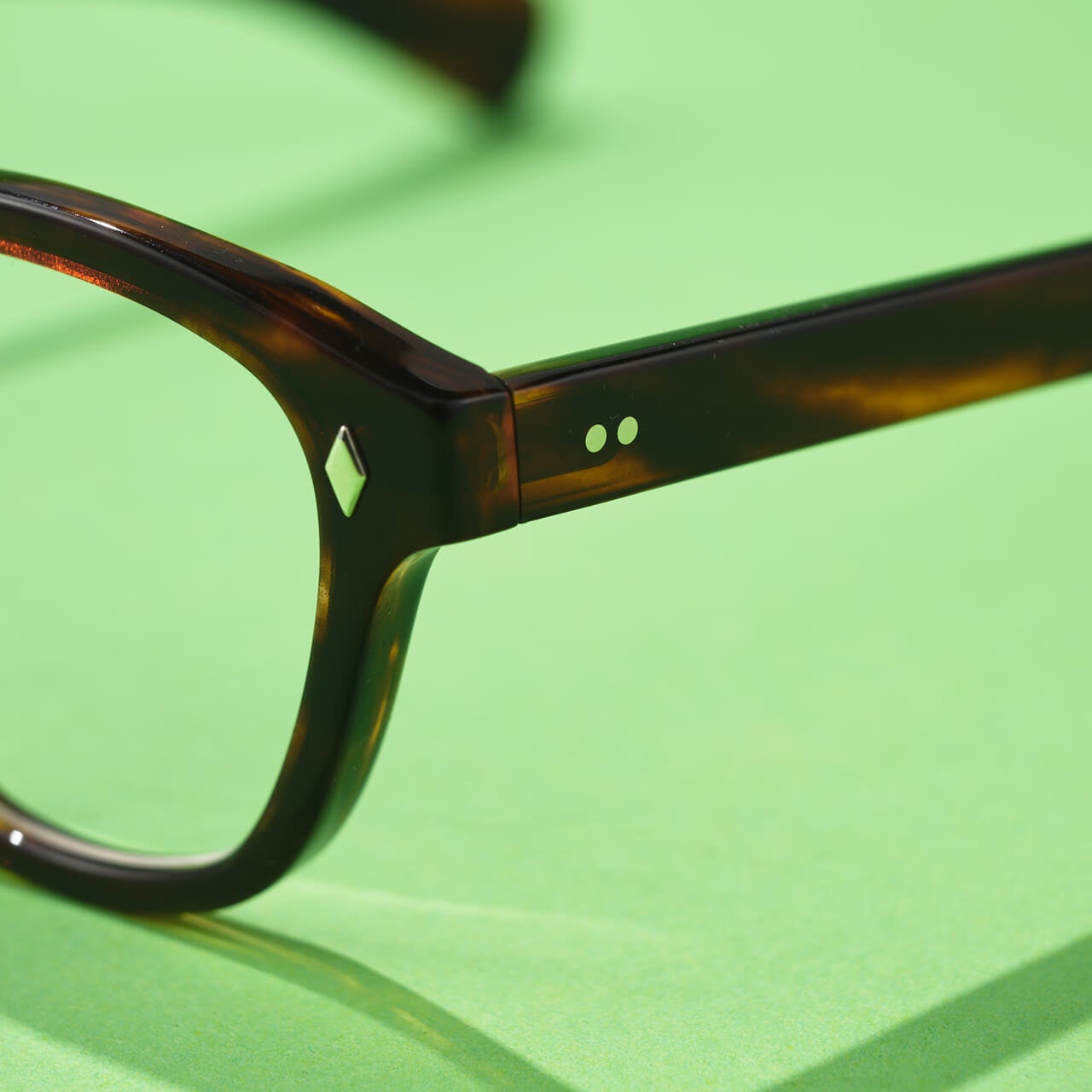 アヤメ　メガネ　編集者の愛用私物　寄り