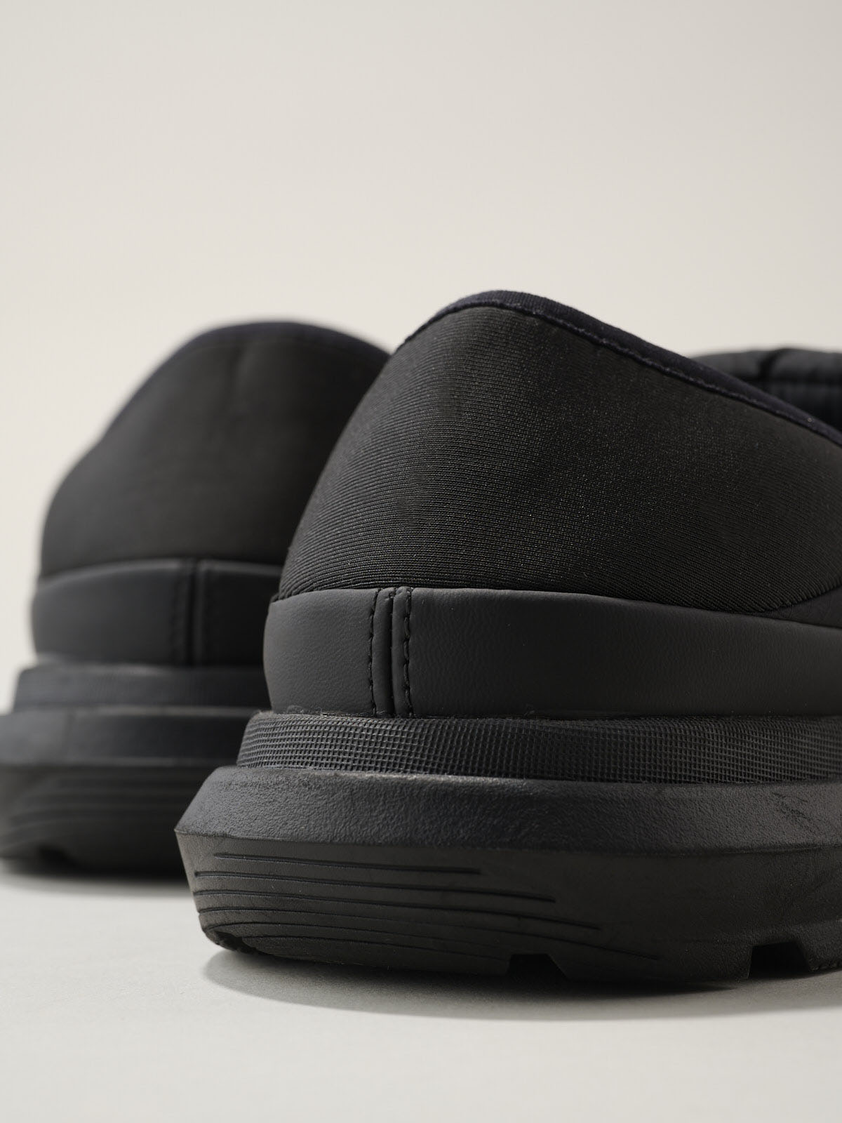 無印良品「かかとが踏める 撥水中わた入りスリッポン」4