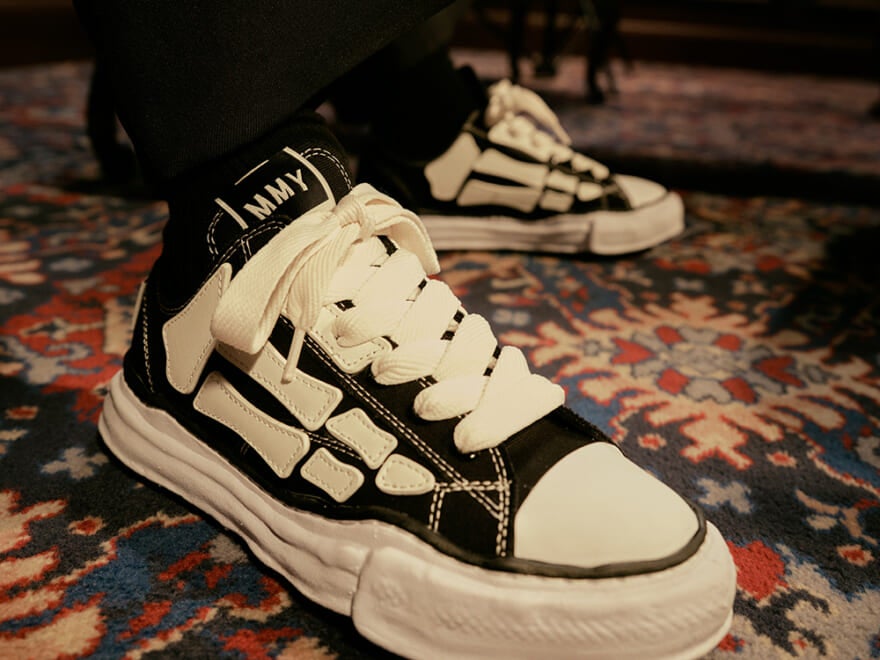 限定コラボスニーカー第二章！　AMIRI（アミリ）とMaison MIHARA YASUHIRO（メゾン ミハラヤスヒロ）、量産ではたどり着けないクラフトマンシップの結晶