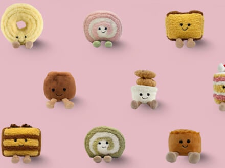 “かわいい好き”男子に刺さる...!大人のぬいぐるみブランド「teeny friends」がデビュー。第1弾は人気スイーツブランドとのコラボ