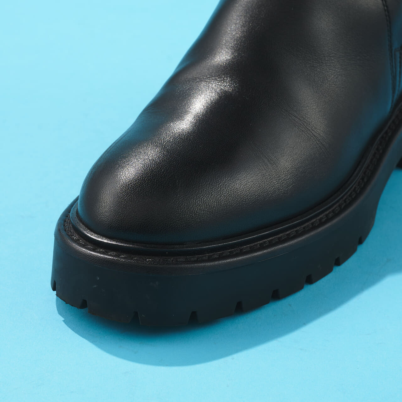 エディターが買ってよかったHerm&egrave;s（エルメス）のショートブーツ 《ジェフ》のトゥ