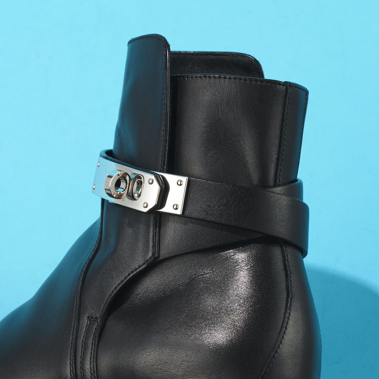 エディターが買ってよかったHerm&egrave;s（エルメス）のショートブーツ 《ジェフ》の金具２