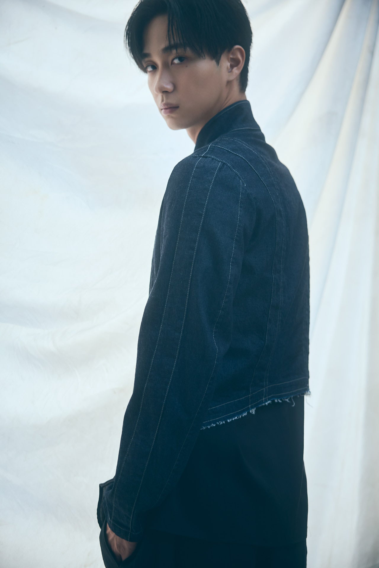 メンズノンノモデルの野村康太を起用した、ヨウジヤマモト「Ground Y」の2026年春夏ファッションビジュアル12