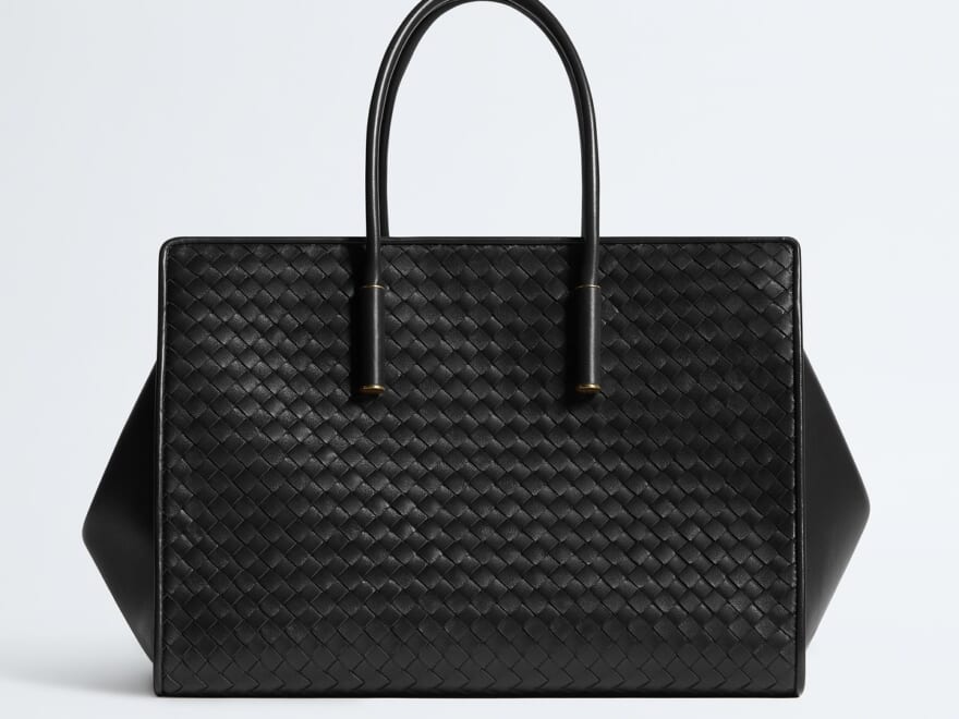「ボッテガ・ヴェネタ」から新作バッグ「バーバラ トート」が登場!しなやかなレザーと上品なディテールに注目!