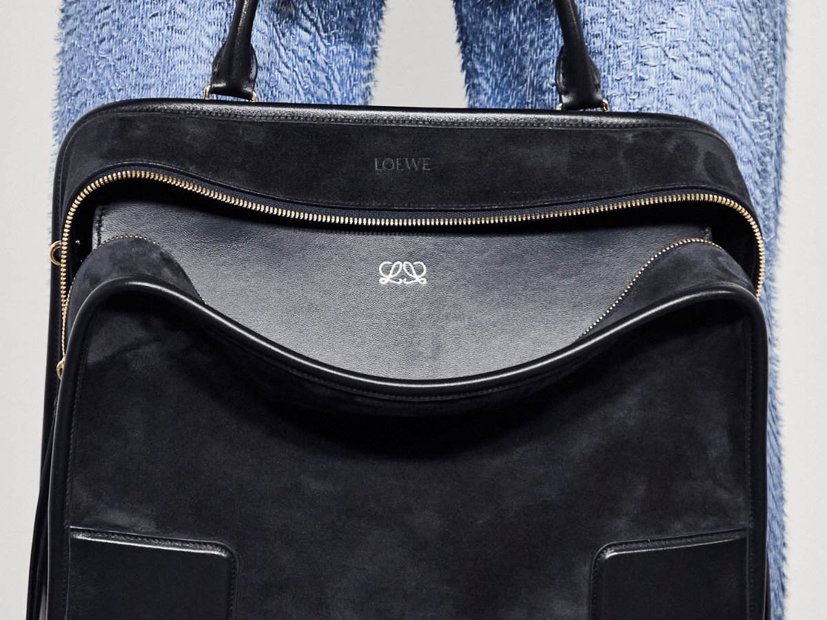 LOEWE(ロエベ)が創立180周年記念。歴史を纏うバッグを刷新し「AMAZONA 180」を発表。メンズ向きな機能性にも注目。2月26日(木)発売。