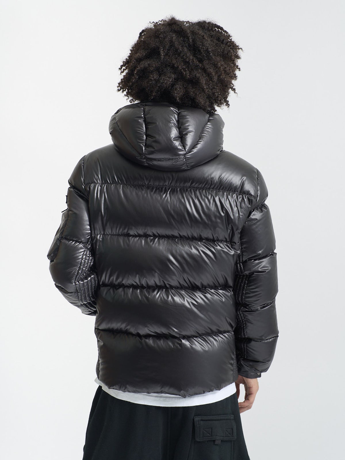 タトラスダウン お洒落な着こなし 上半身バック