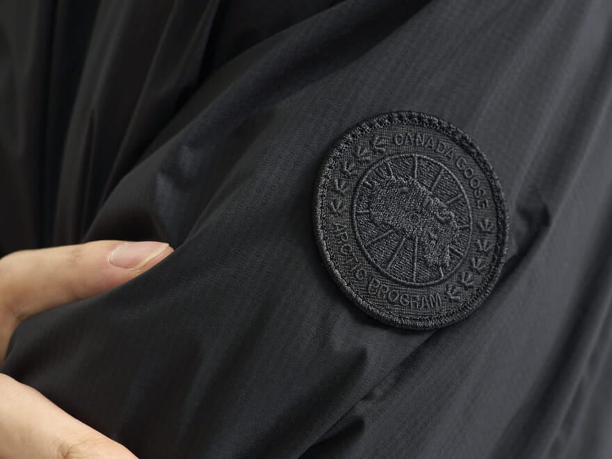 「カナダグース」の黒ダウンを「ブルックスブラザーズ」のシャツで大人ジャケット感覚で着る！【服好きたちのダウンスナップ #12】