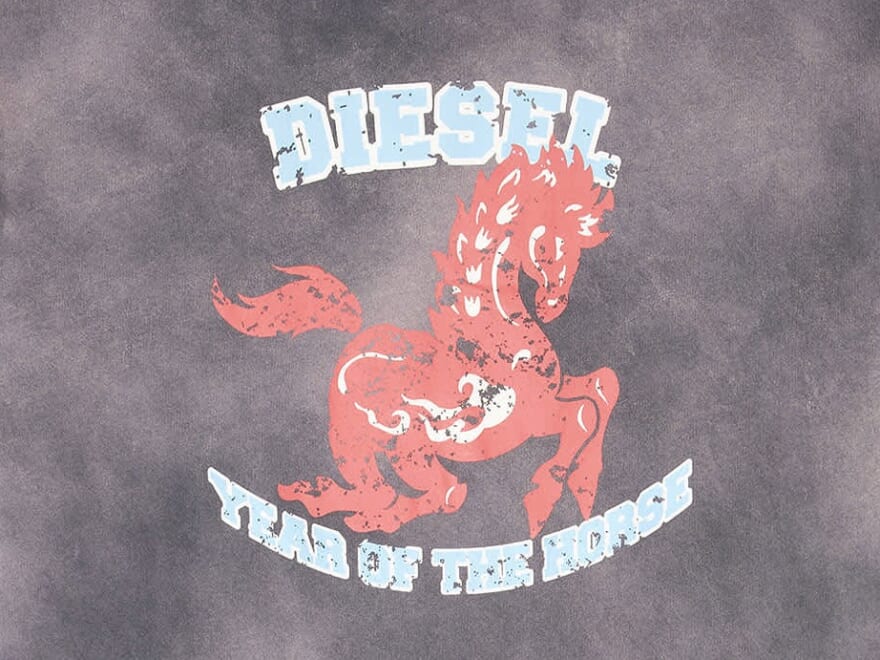 「ディーゼル」から“馬年”の新年を祝うカプセルコレクションが登場。オリジナルのグラフィックを纏ったデニムやフーディがラインナップ！