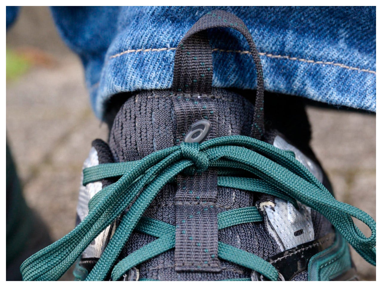 「アシックス」好きが沼った‟大人グリーン”はデニムにもスラックスにもハマる！【人気ショップ＆ブランドスタッフの冬の毎日更新スニーカースナップ／DAY31】