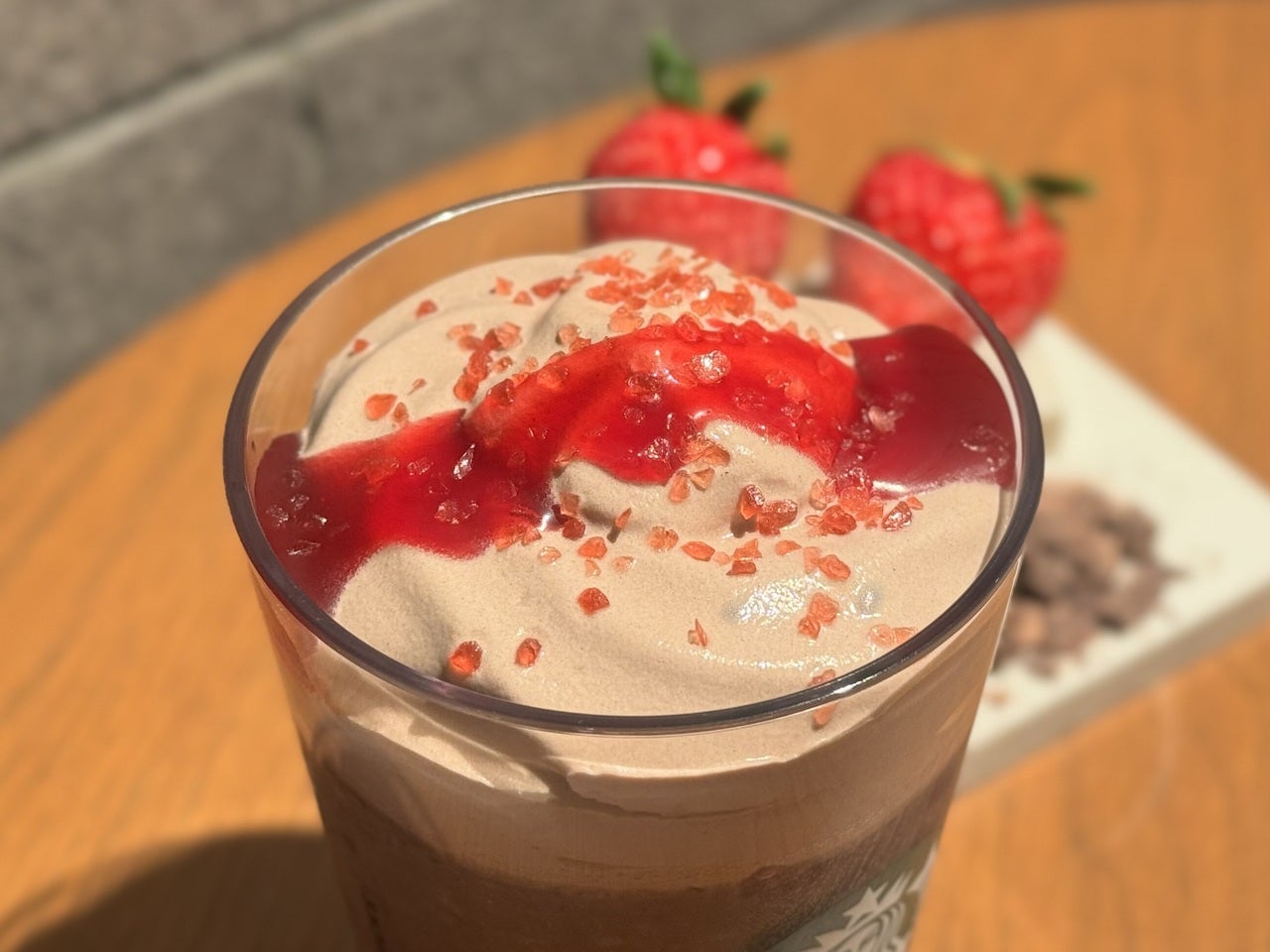 スタバ新作2026バレンタイン「カカオ & ストロベリー ムース フラペチーノ&reg;」トッピングアップ