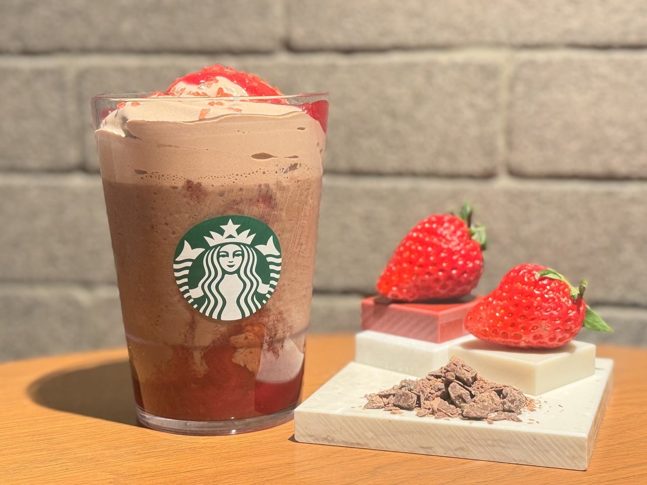 スタバ新作2026「カカオ & ストロベリー ムース フラペチーノ&reg;」