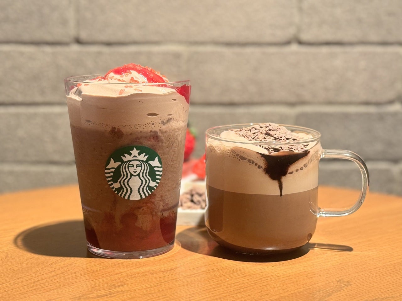 スタバ新作メニュー　2026バレンタイン第一弾のフラペチーノとラテ