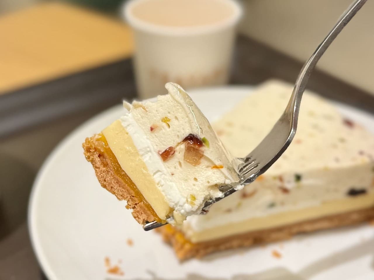 スタバ店舗限定ケーキ「トルタ トローネ ミエーレ」ひと口分