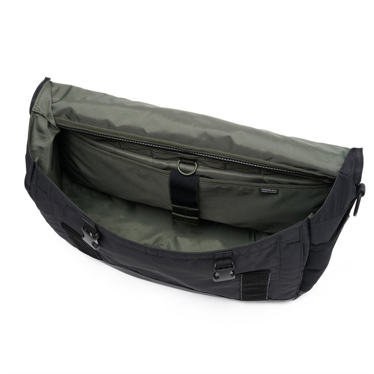 PORTER 新作「MONOCHROME」　ブラック　メッセンジャー　ディテール　　開封部